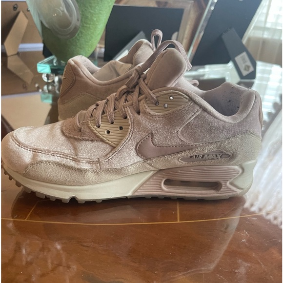 Nike Air Max 90 LX women’s  velvet sneakers running shoes Sz 39.0 USA Sz 8.0 - Picture 7 of 16